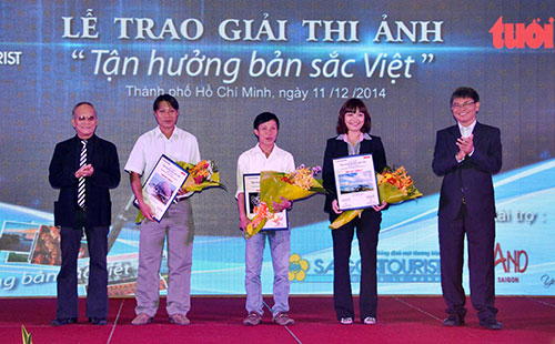 Trao giải cuộc thi ảnh nghệ thuật và thi viết “Tận hưởng bản sắc Việt”